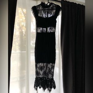 Icône new black maxi lace dress